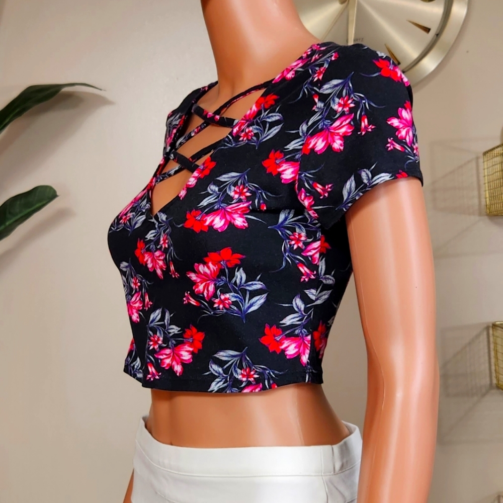 CHARLOTTE RUSSE | M, Criss-cross Front, Black-Pink-Red, Floral, Crop Top